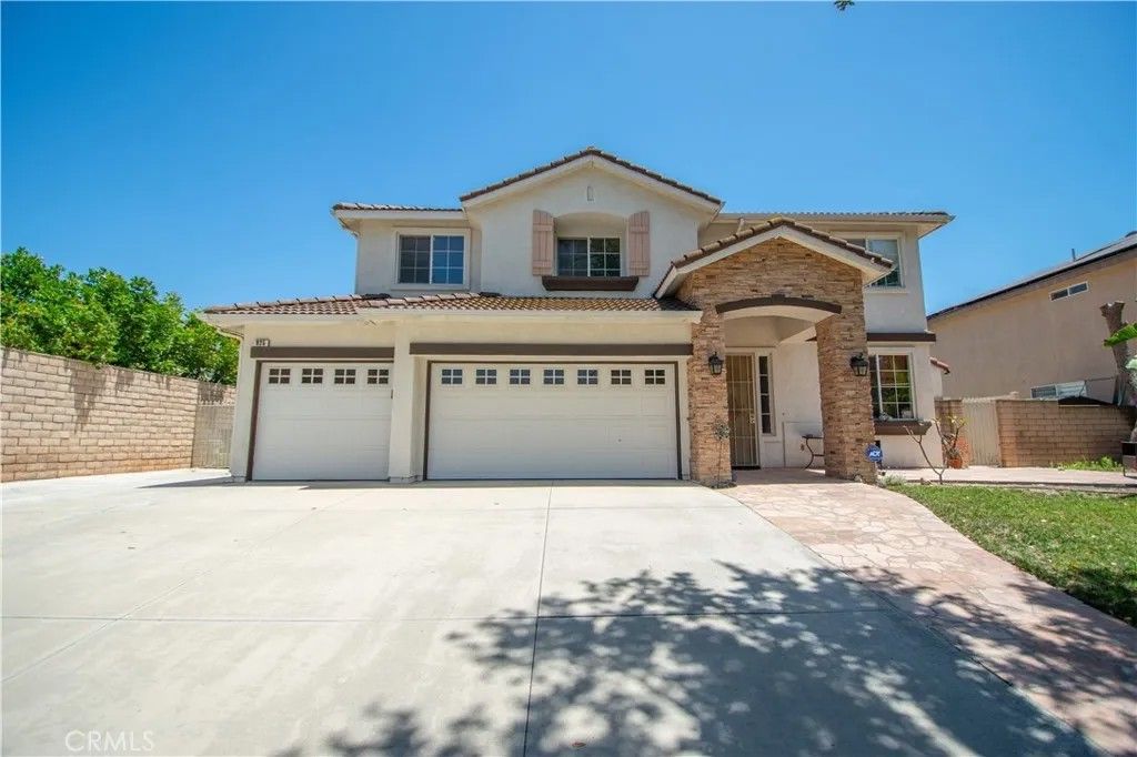 Photo of 925 Hemingway Drive, Corona, CA 92878 (MLS # SW26114143)