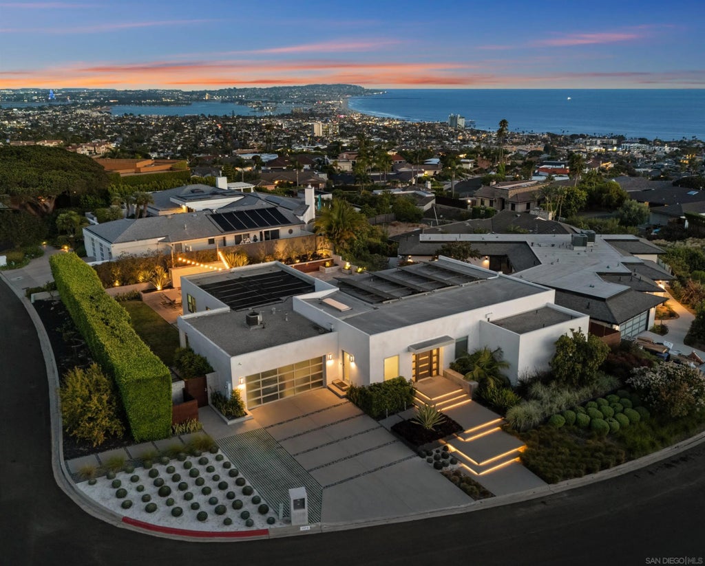 Photo of 1573 Copa de Oro DR, La Jolla, CA 92037 (MLS # 260016643)