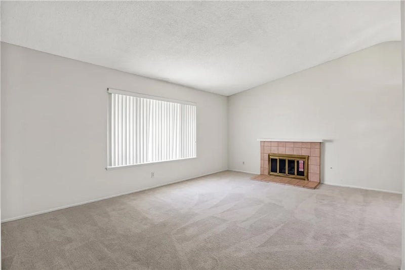 127 E Juanita