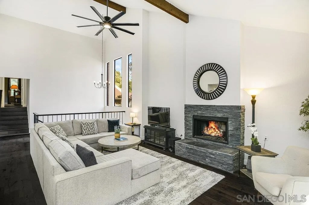 4351 Caminito Pintoresco