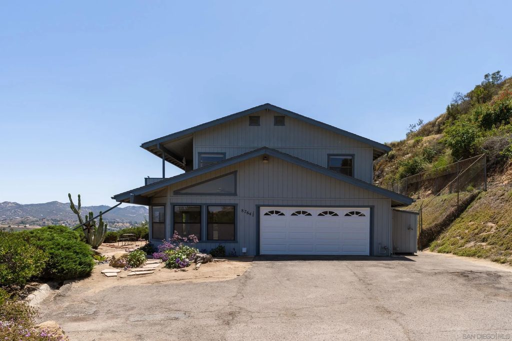Photo of 8764 1/4 Golden Ridge, Lakeside, CA 92040 (MLS # 260011817)