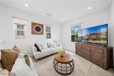 Tiny photo for 67 Runner, Irvine, CA 92620 (MLS # OC25275473)