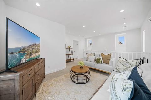 Tiny photo for 67 Runner, Irvine, CA 92620 (MLS # OC25275473)