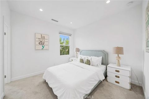 Tiny photo for 67 Runner, Irvine, CA 92620 (MLS # OC25275473)