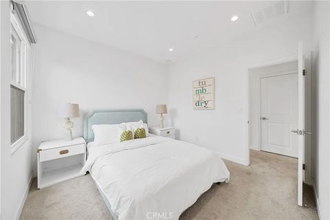 Tiny photo for 67 Runner, Irvine, CA 92620 (MLS # OC25275473)