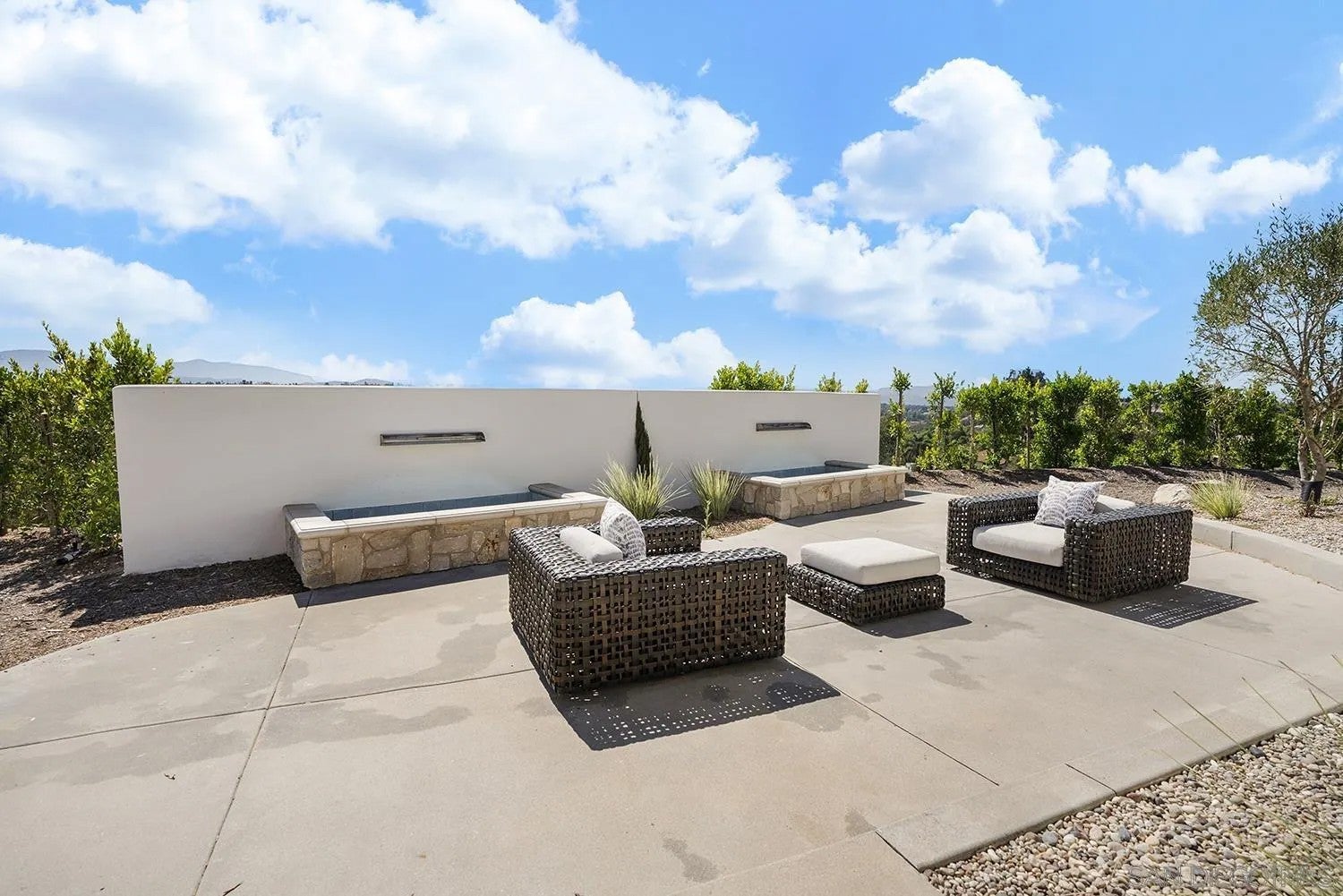 588 Twin Country Ln