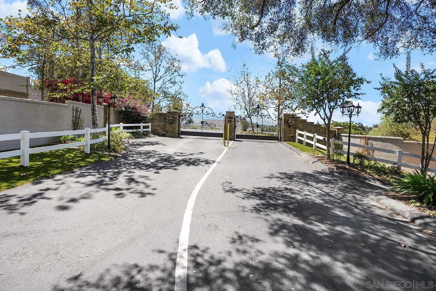 588 Twin Country Ln