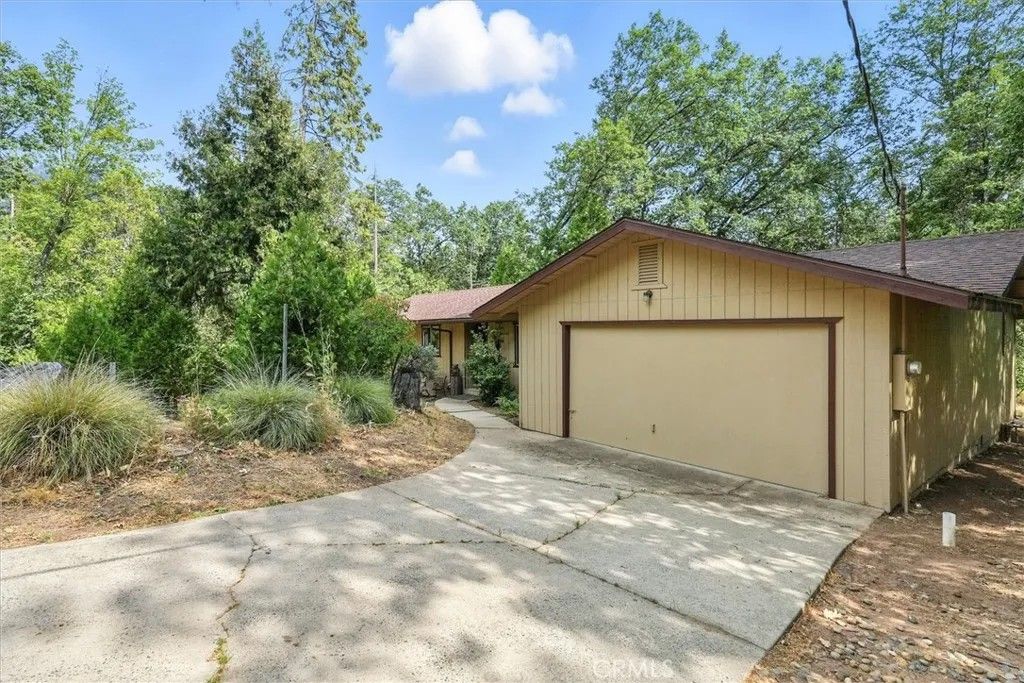 Photo of 59556 Cascadel Dr, North Fork, CA 93643 (MLS # FR25280843)