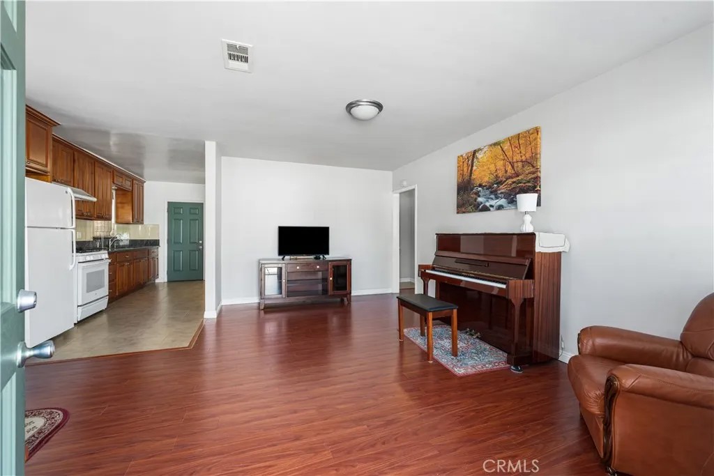 353 S Willard