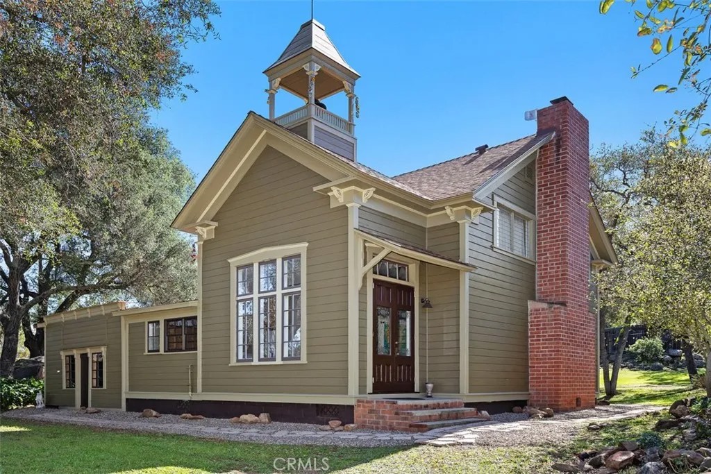 1239 Rainbow Valley Boulevard