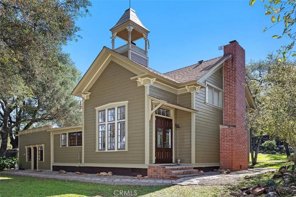 Photo of 1239 Rainbow Valley Boulevard, Fallbrook, CA 92028 (MLS # OC26034413)