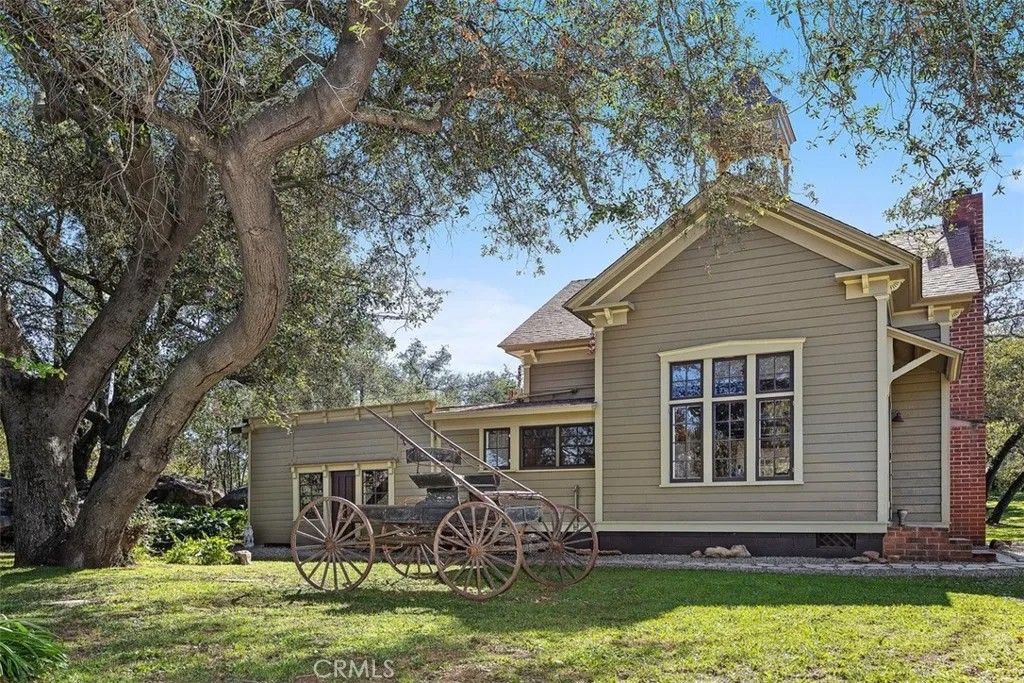 Photo of 1239 Rainbow Valley Boulevard, Fallbrook, CA 92028 (MLS # OC26034413)