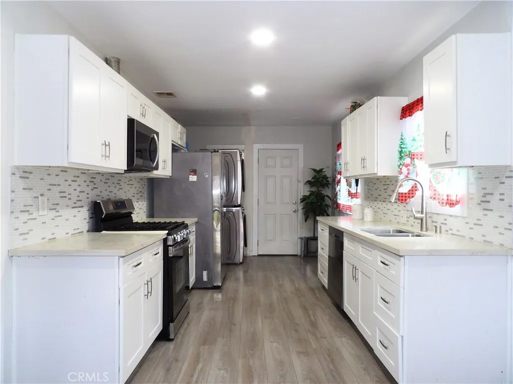 1537 W 60th
