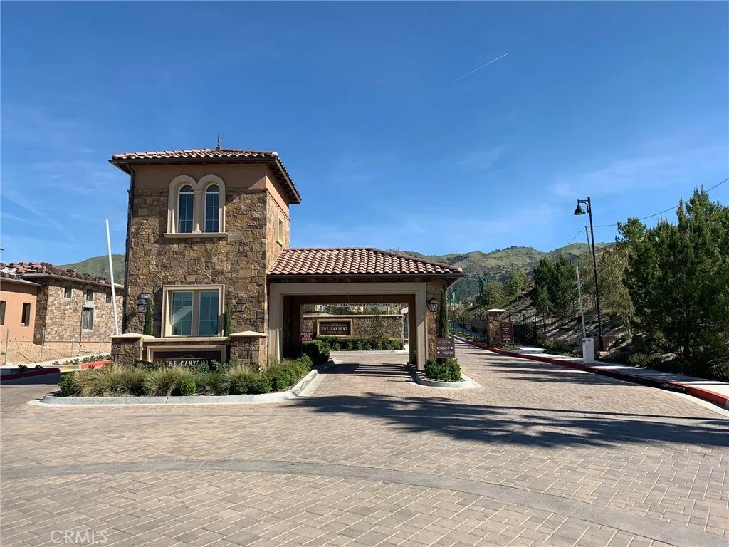 20814 W Acorn Circle