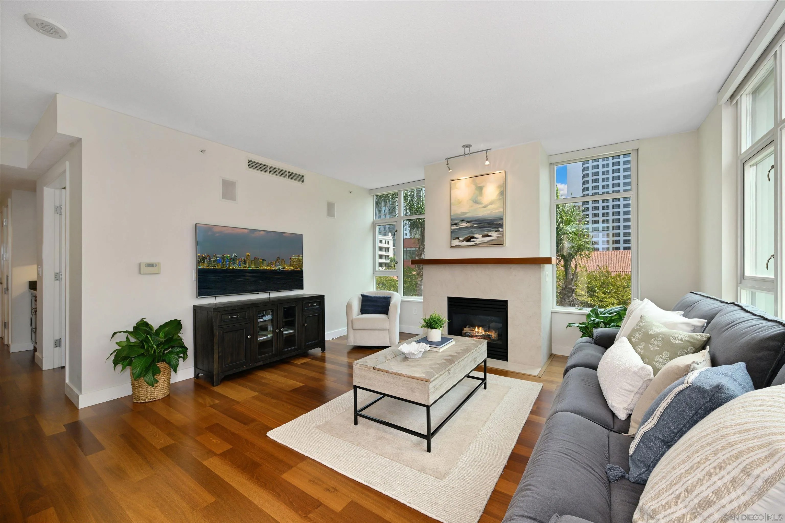 1199 Pacific Hwy 404