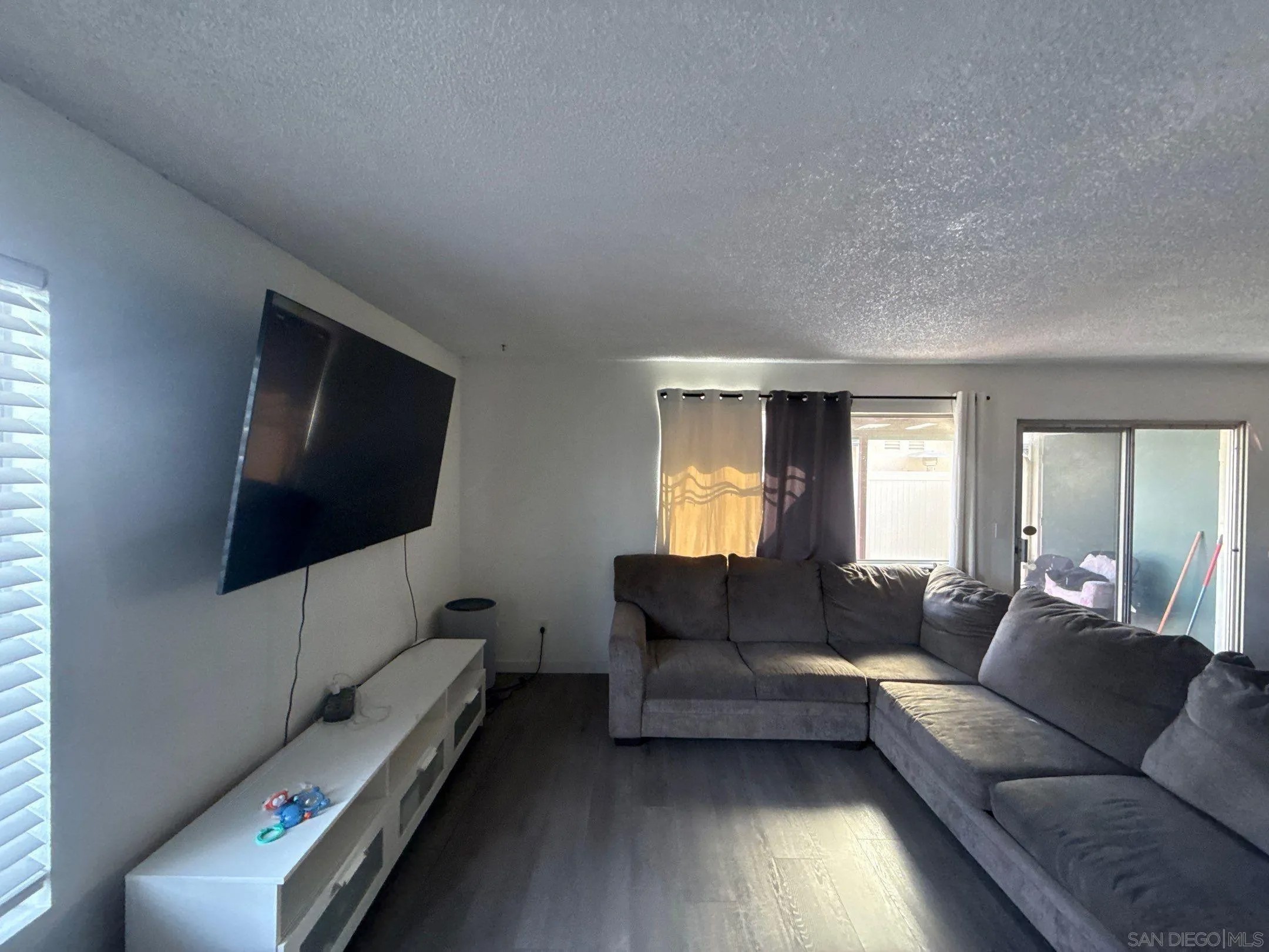 1761 Hollister St 32