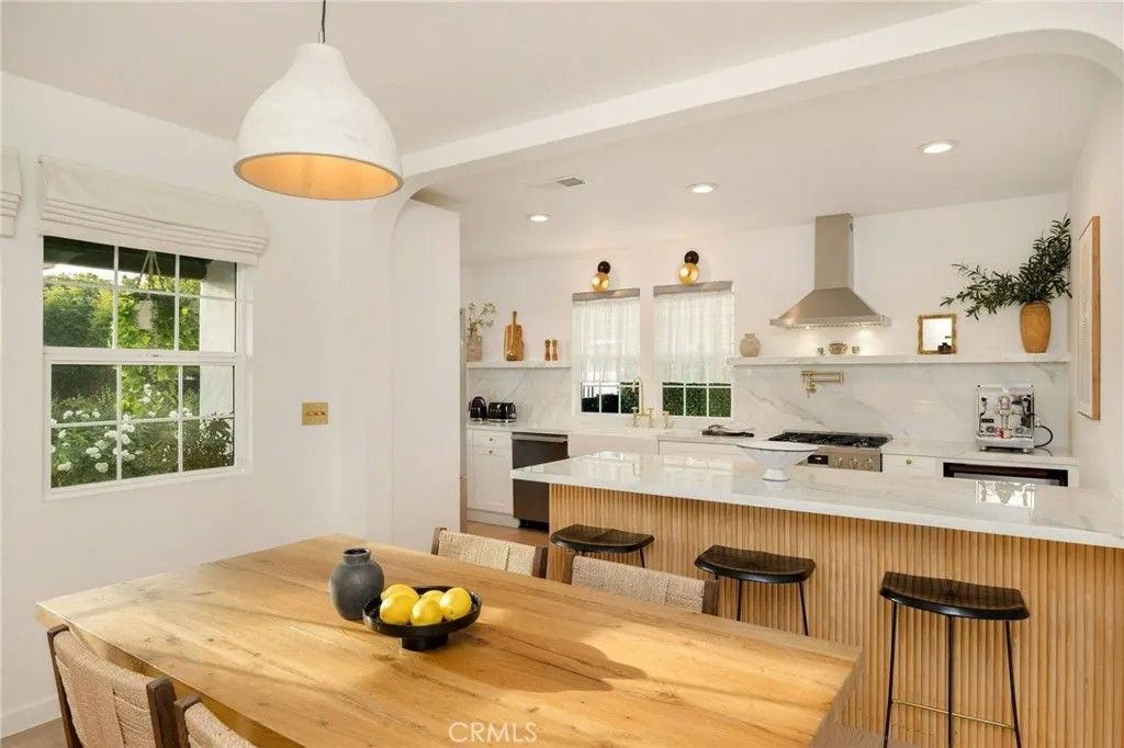 Photo of 800 N N Formosa Ave, Los Angeles, CA 90046 (MLS # SB26034527)