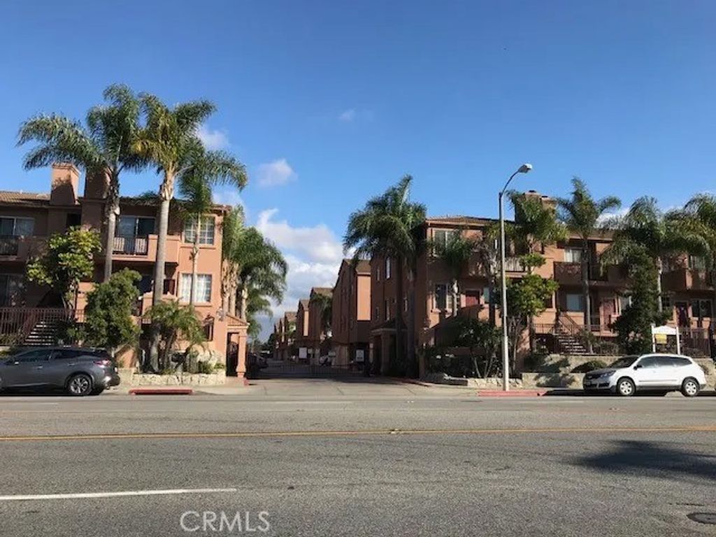 Photo of 21834 S Vermont Ave #5, Torrance, CA 90502 (MLS # SB25239003)