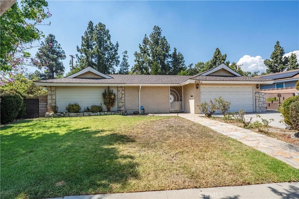 711 E Cypress