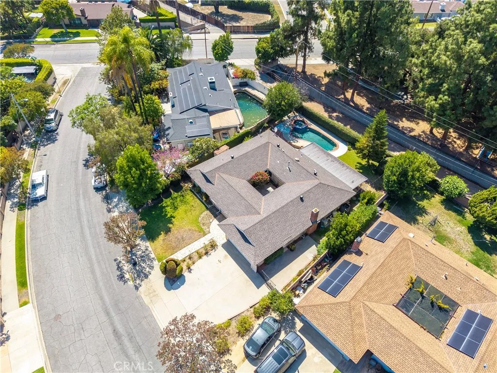 711 E Cypress