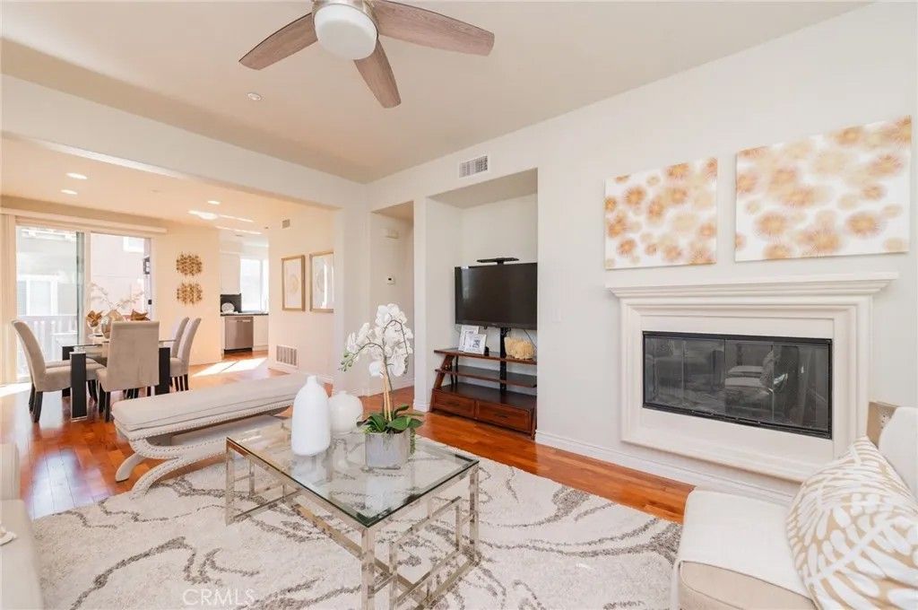 Photo of 10 Flyers Ln, Tustin, CA 92782 (MLS # OC25271165)