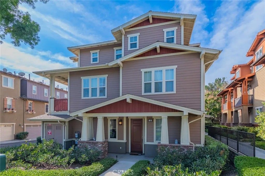 Photo of 10 Flyers Ln, Tustin, CA 92782 (MLS # OC25271165)