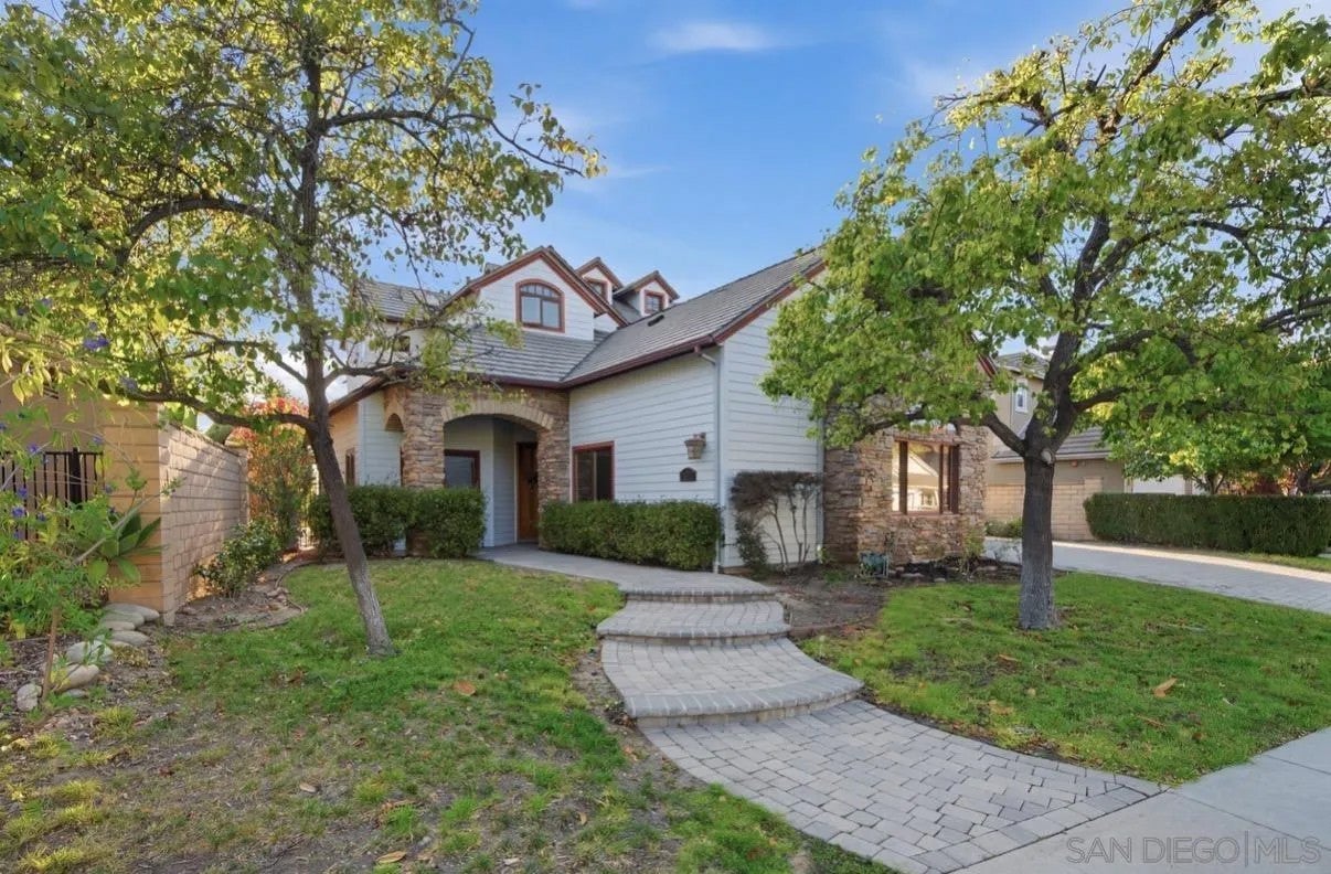 12686 Fairbrook