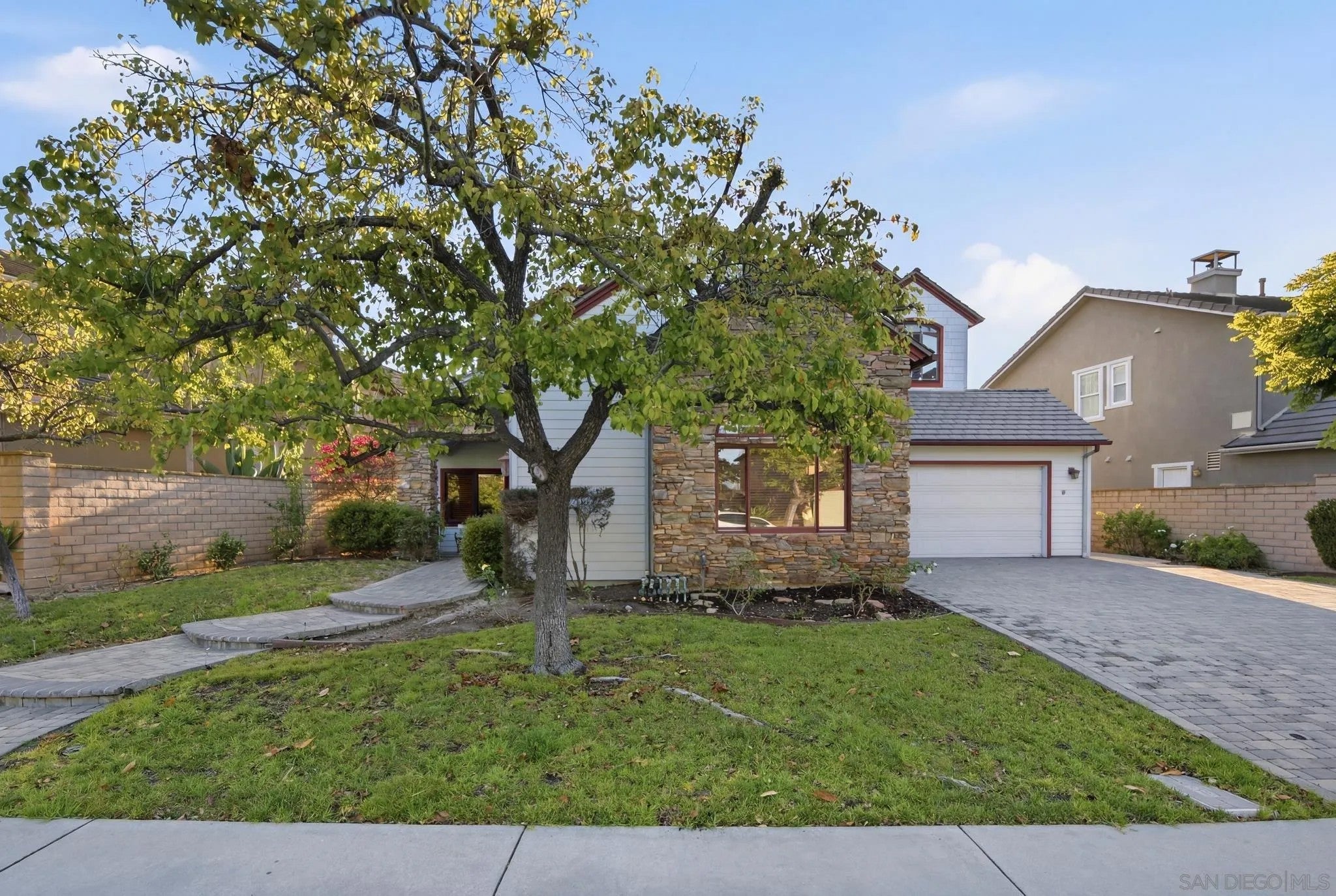 12686 Fairbrook