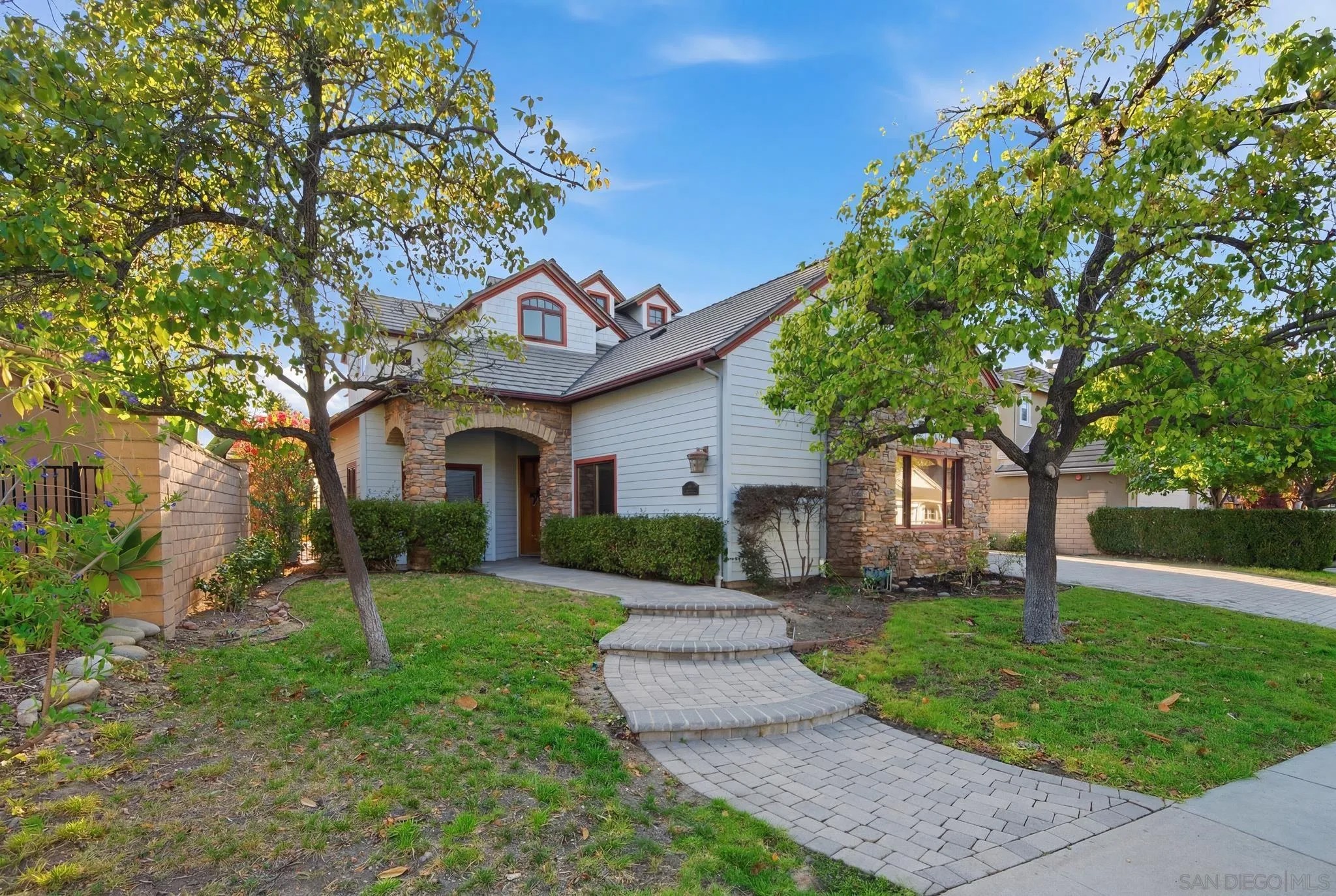 12686 Fairbrook