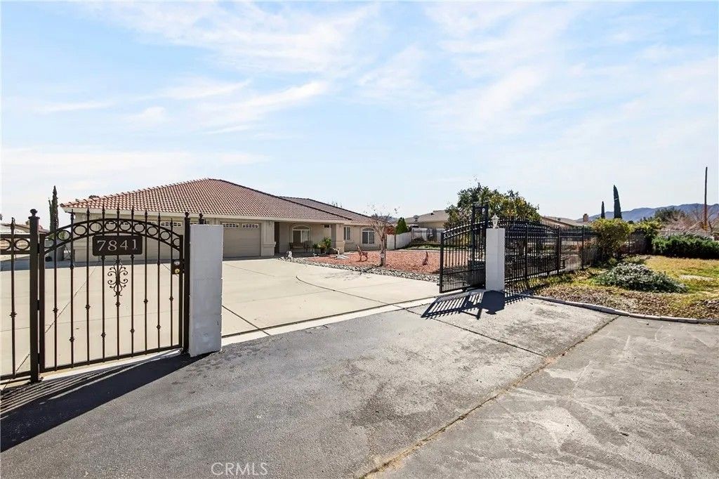 Photo of 7841 Corona Ave, Hesperia, CA 92345 (MLS # PW26043223)