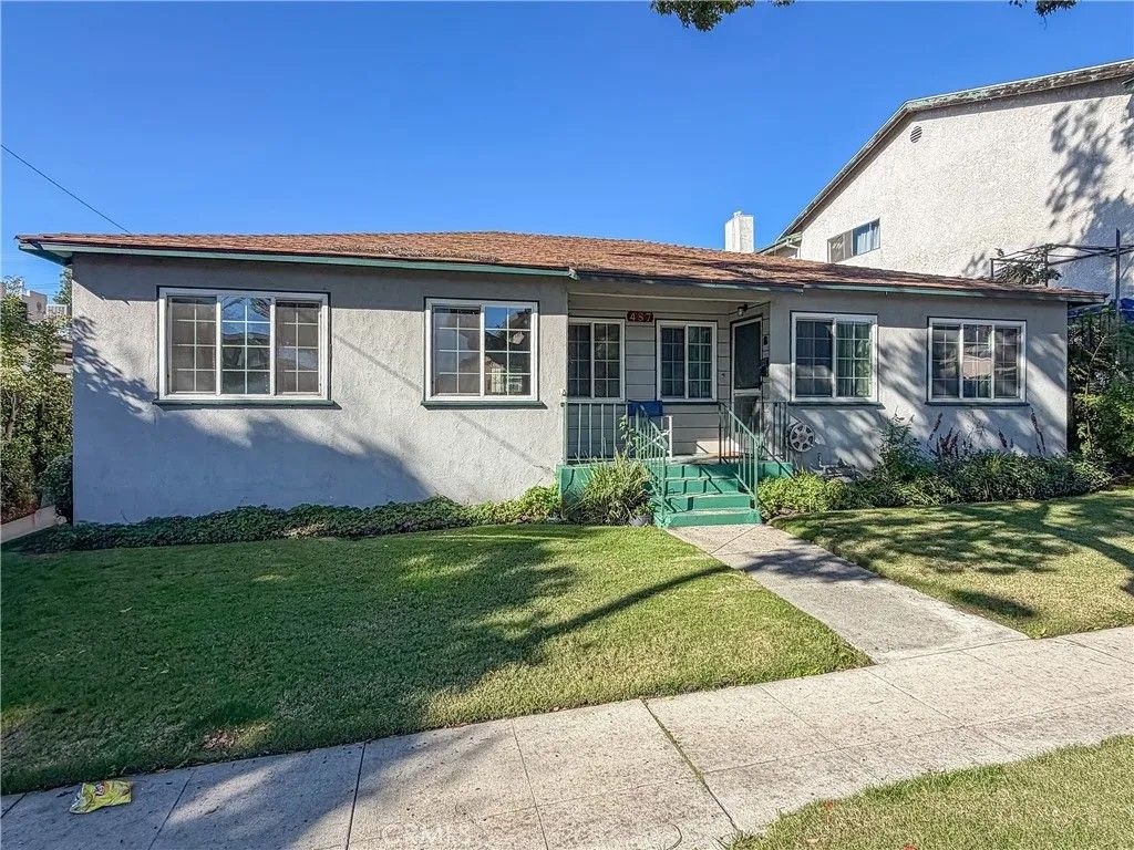 Photo of 487 E Providencia Ave, Burbank, CA 91501 (MLS # BB26007115)