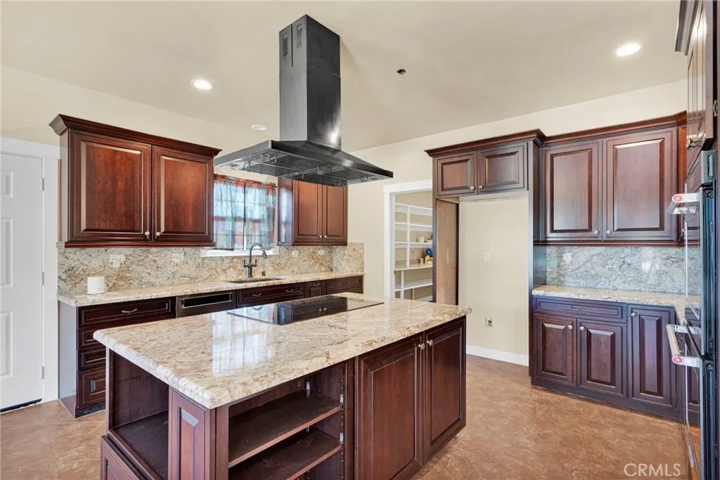 15835 Sloan