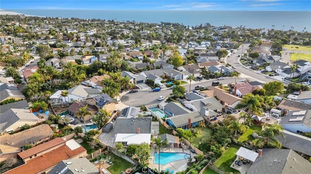 Photo of 26671 Vuelta Loma, Dana Point, CA 92624 (MLS # SR26021792)