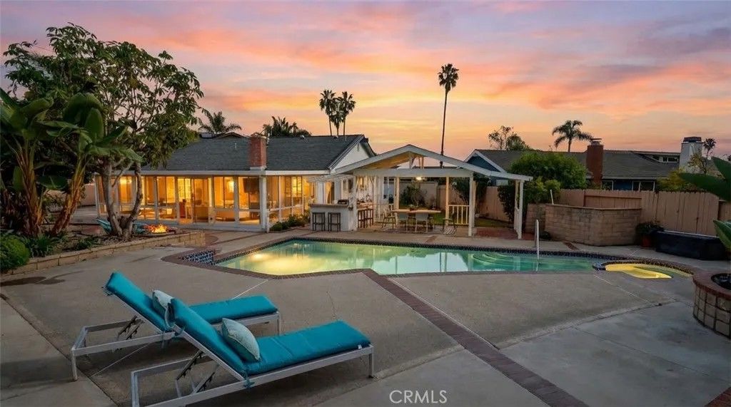 Photo of 26671 Vuelta Loma, Dana Point, CA 92624 (MLS # SR26021792)