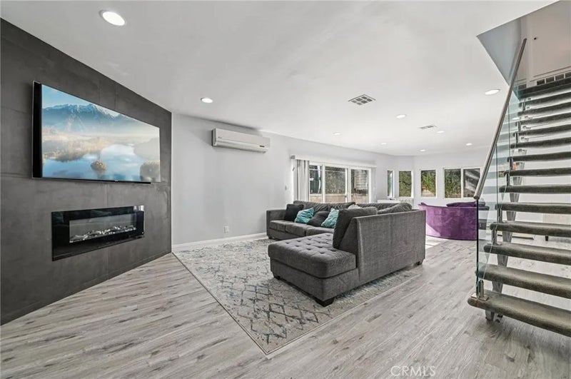 2120 Ronsard Road