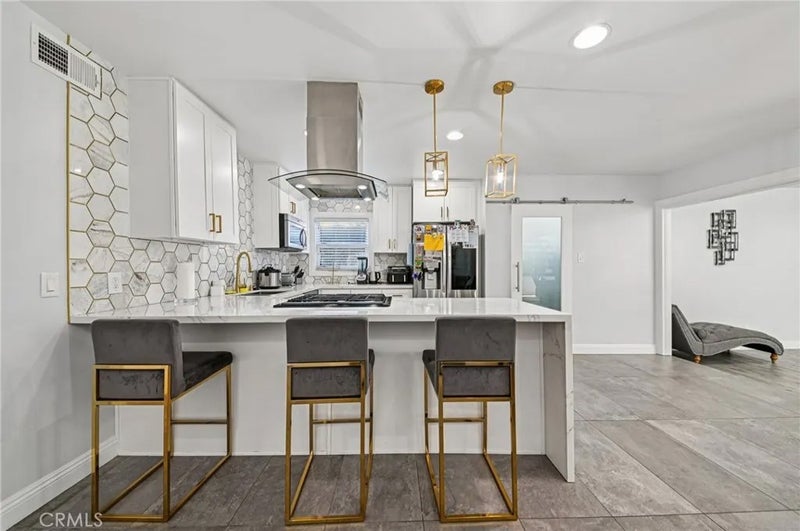 2120 Ronsard Road