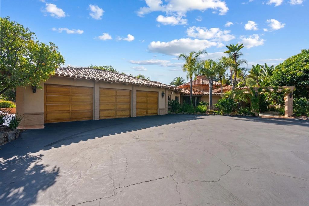 Photo of 17216 &amp; 17218 La Brisa, Rancho Santa Fe, CA 92067 (MLS # 250030006)