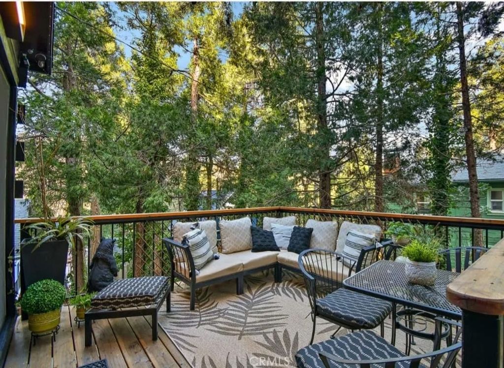 Photo of 638 Rose Hill, Crestline, CA 92325 (MLS # CV26022535)