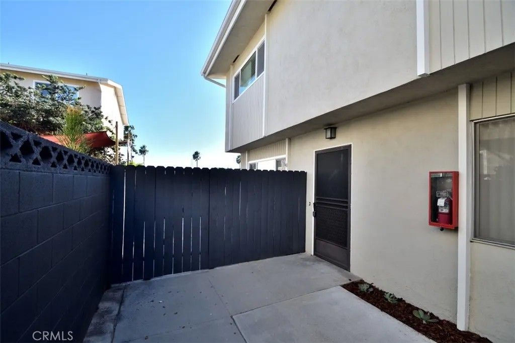 Photo of 2618 Mathews Ave #C, Redondo Beach, CA 90278 (MLS # SB25274095)