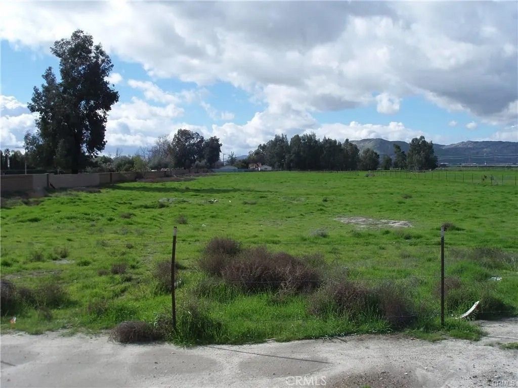 Photo of 1545 N Ramona, San Jacinto, CA 92583 (MLS # CV22148766)