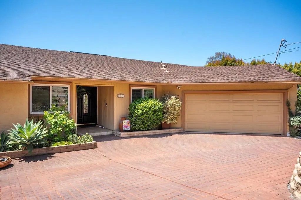 Photo of 11021 Valley Lights Dr, El Cajon, CA 92020 (MLS # PTP2603528)