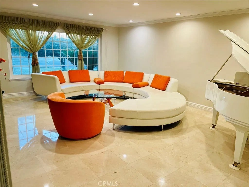 8349 Charloma