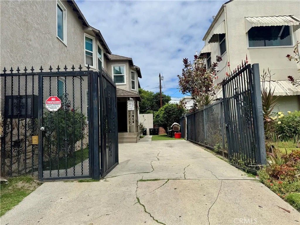 Photo of 1919 W 54th ST, Los Angeles, CA 90062 (MLS # SR26098057)