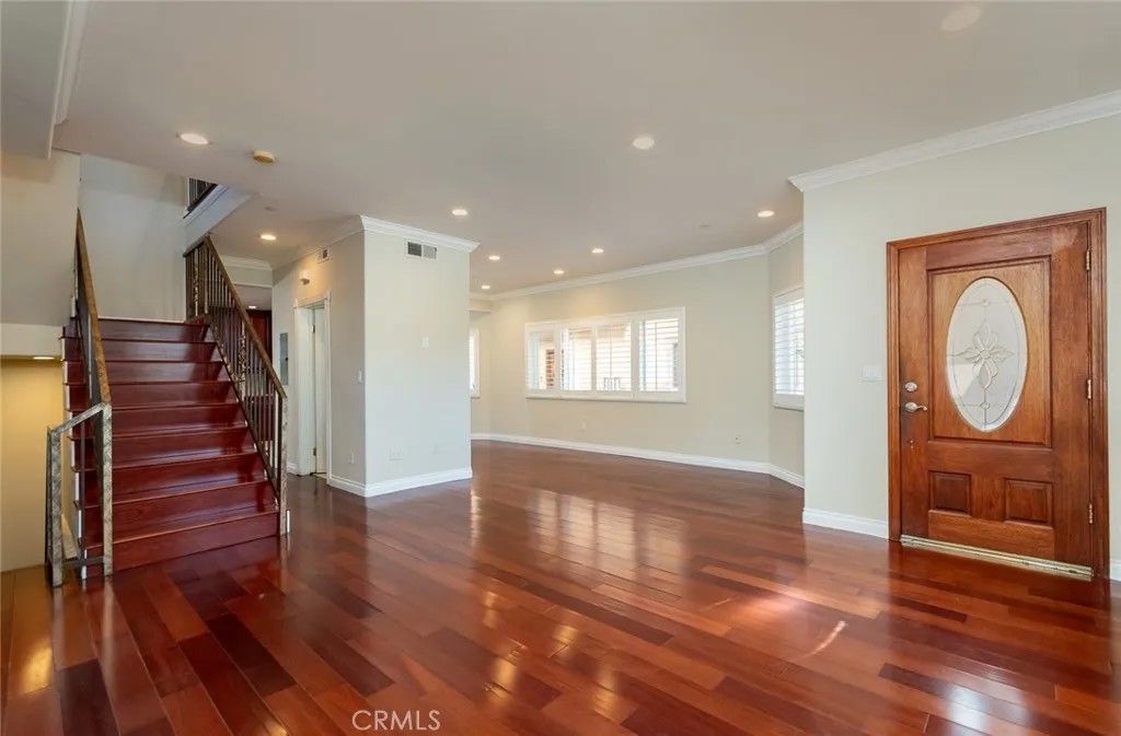 Photo of 10160 Fernglen Avenue #7, Tujunga, CA 91042 (MLS # GD26012563)