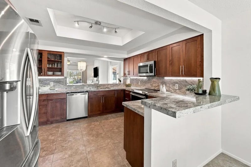 752 Vista Lago Drive North