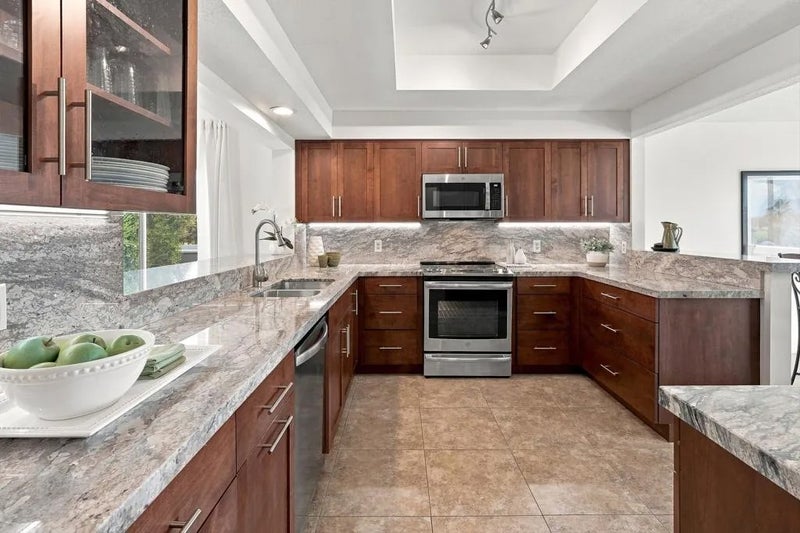 752 Vista Lago Drive North
