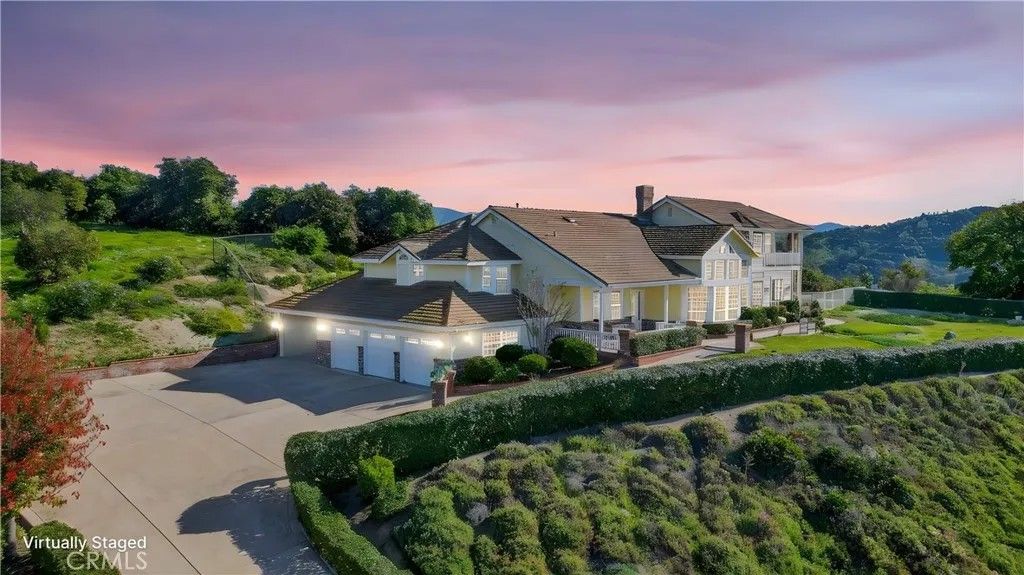 Photo of 2292 Dos Lomas, Fallbrook, CA 92028 (MLS # IV26075071)