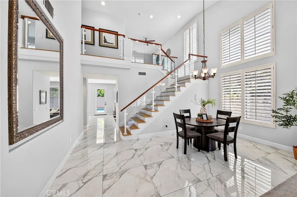 1238 Hampton Court