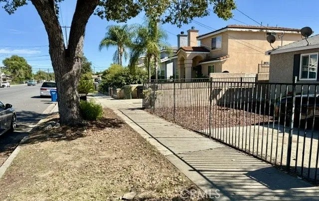 190 E Grand Avenue