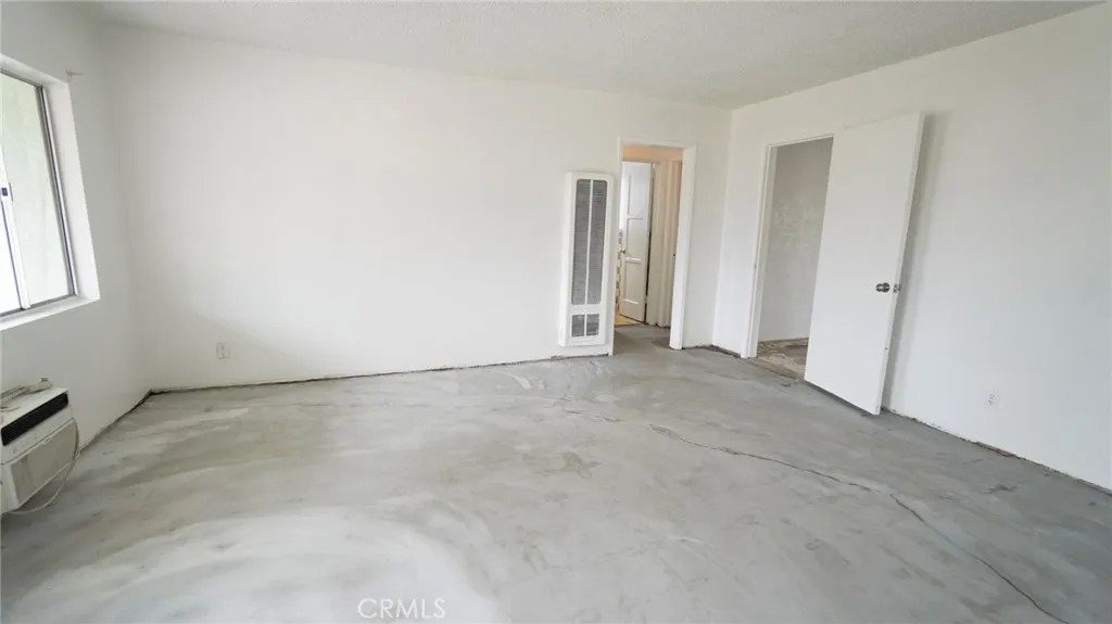 907 E Francis